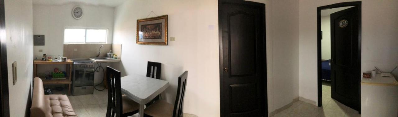 Hostal Playa Imperial 曼塔 外观 照片